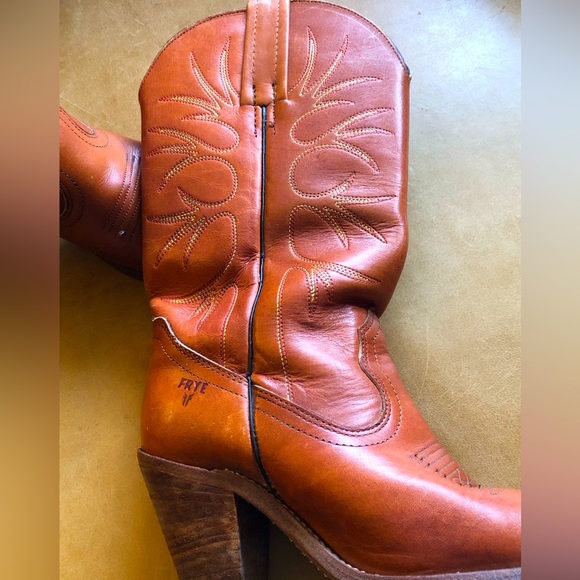 Frye Boots With 2 Color Stitching and Stacked 3 inch Heels. Woman’s Size 7 - Picture 2 of 14